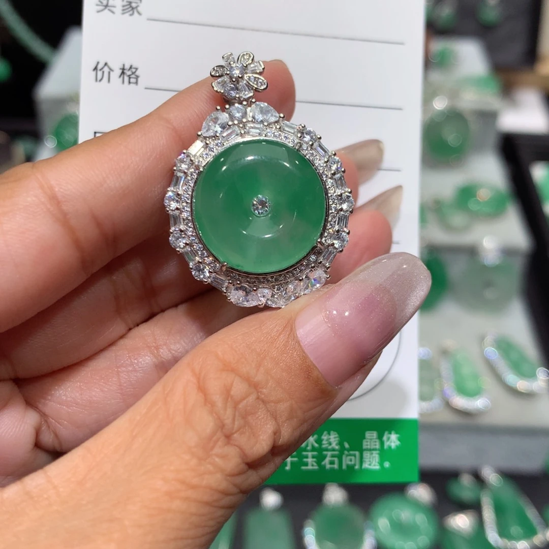 颈饰银S925镶嵌石英质玉（非洲翠）