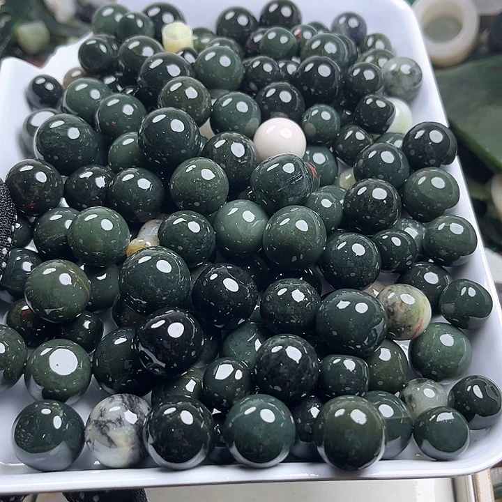 和田玉（糖玉）和田玉边角料9K金镶嵌三***里