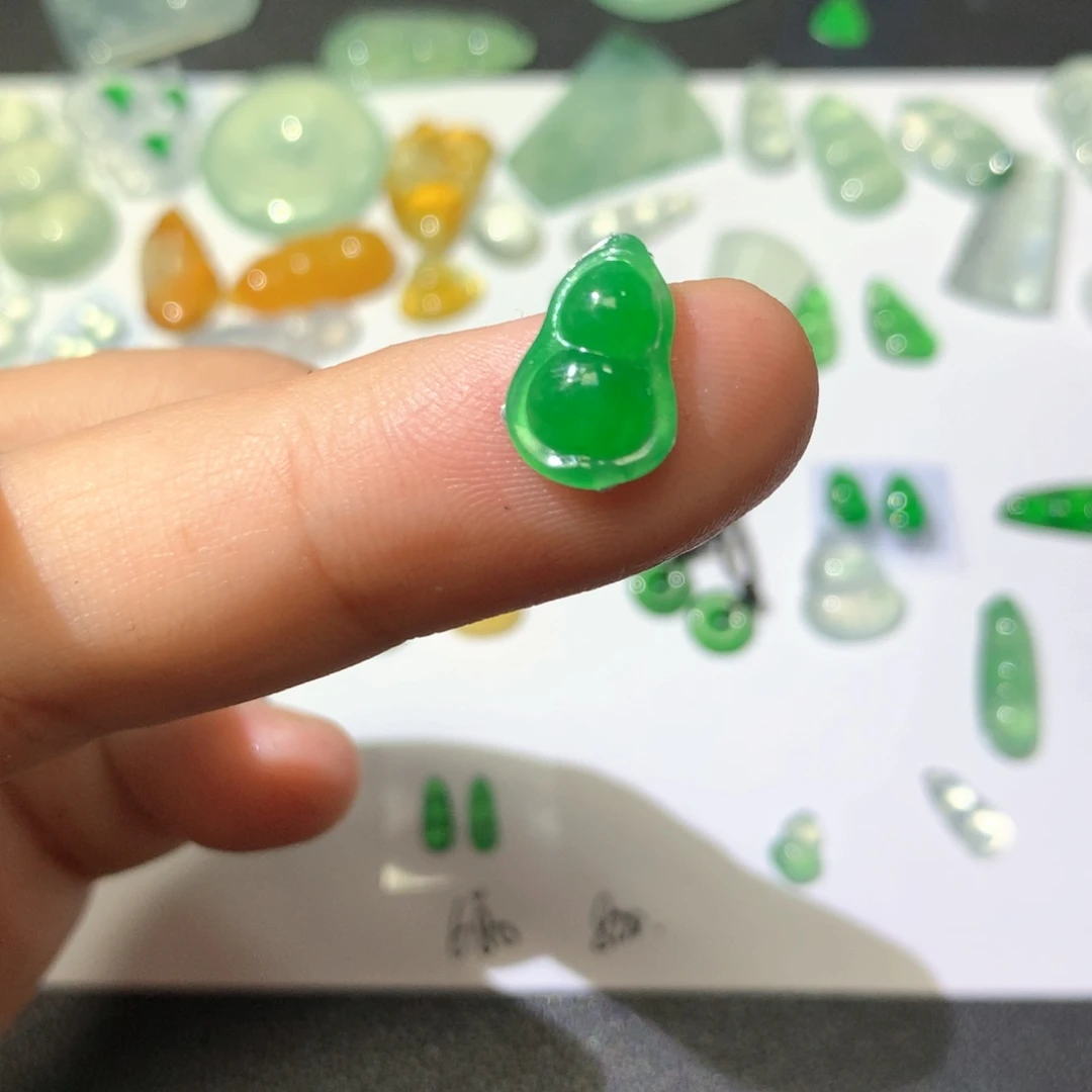 颈饰未镶嵌翡翠豆