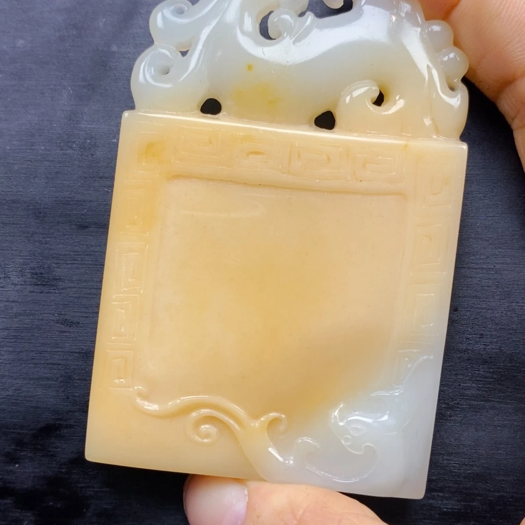 石英质玉（黄龙玉）颈饰未镶嵌