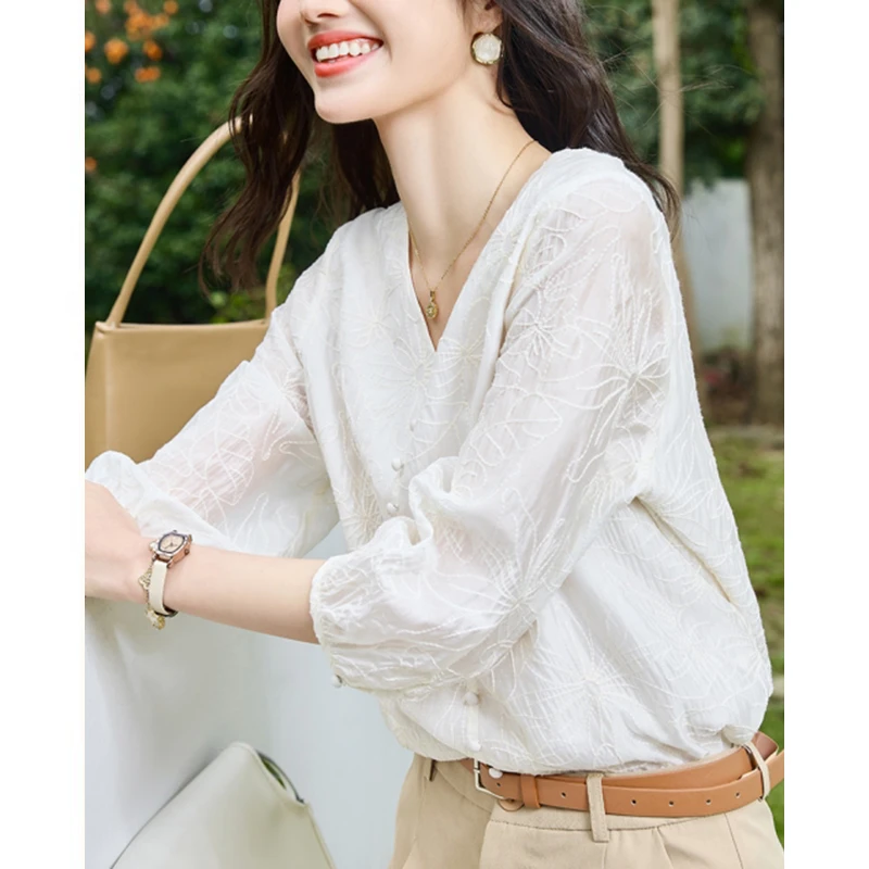 康蜜欧法式七分袖衬衫女2025春季新款V领灯笼袖设计感蕾丝上衣