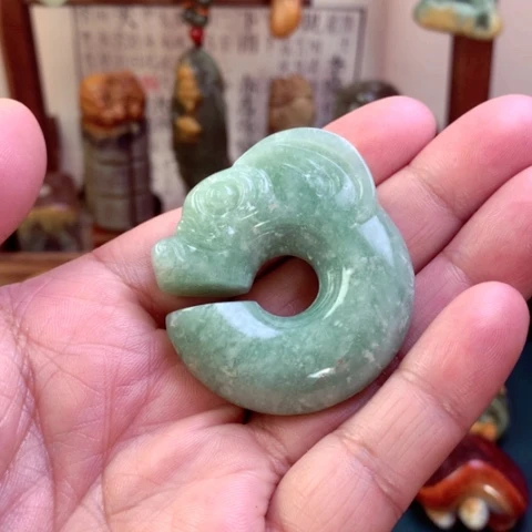 蛇纹石玉颈饰未镶嵌