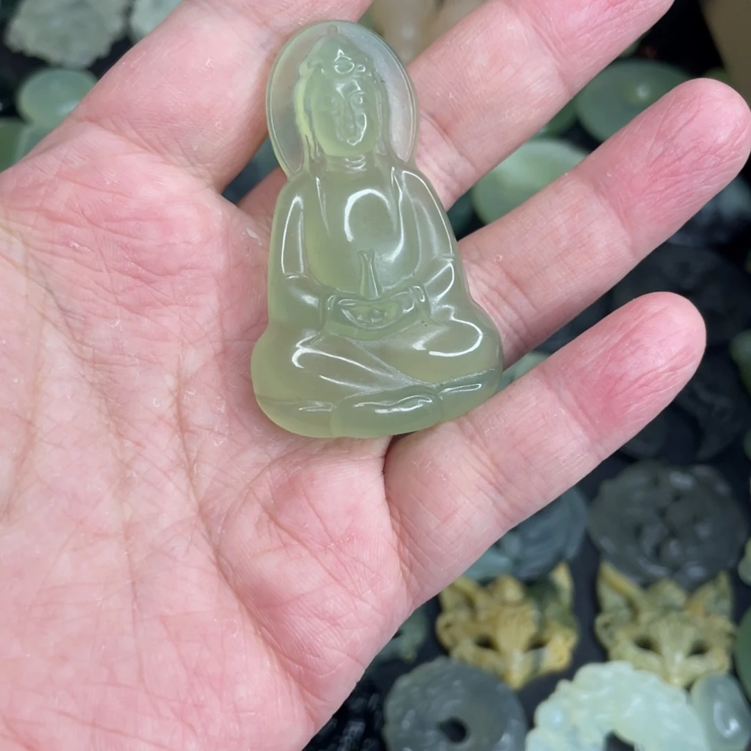 蓝***士岫玉未镶嵌颈饰观音
