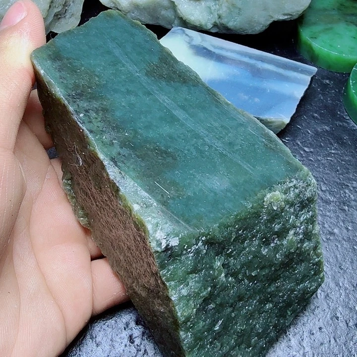 和田玉（糖玉）未镶嵌珠宝奇石