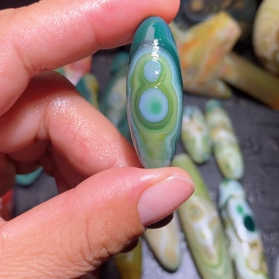 石英质玉珠宝半成品未镶嵌王****！