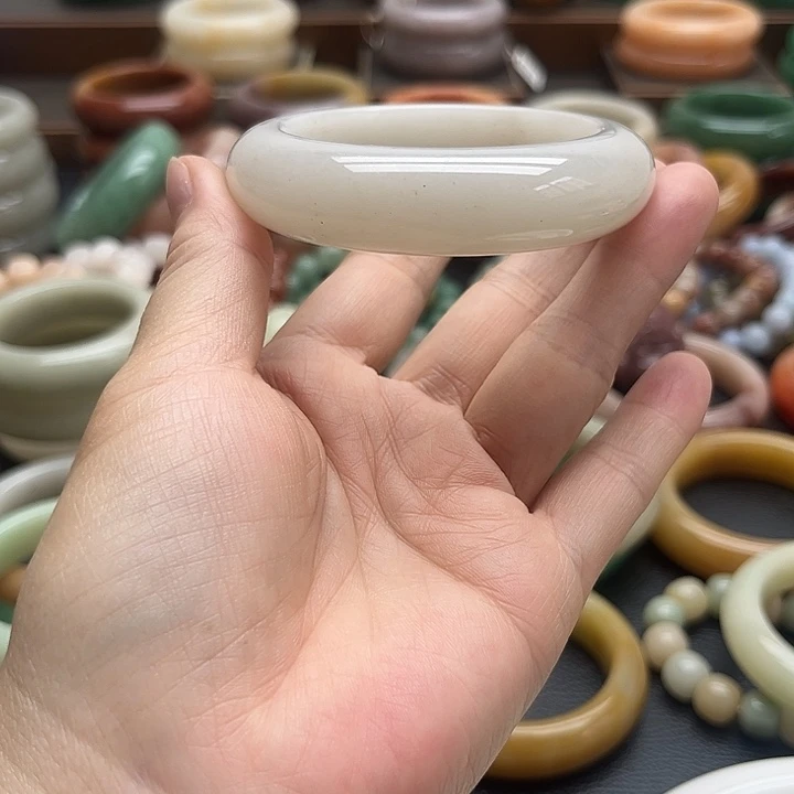 石英质玉未镶嵌手镯