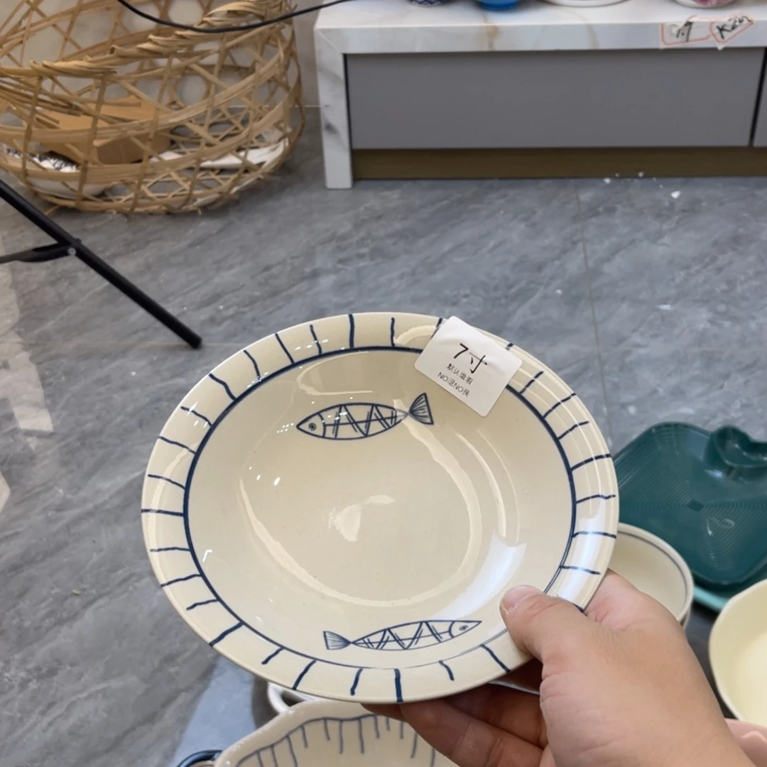 陶瓷微瑕餐具介意勿拍，满18飞！