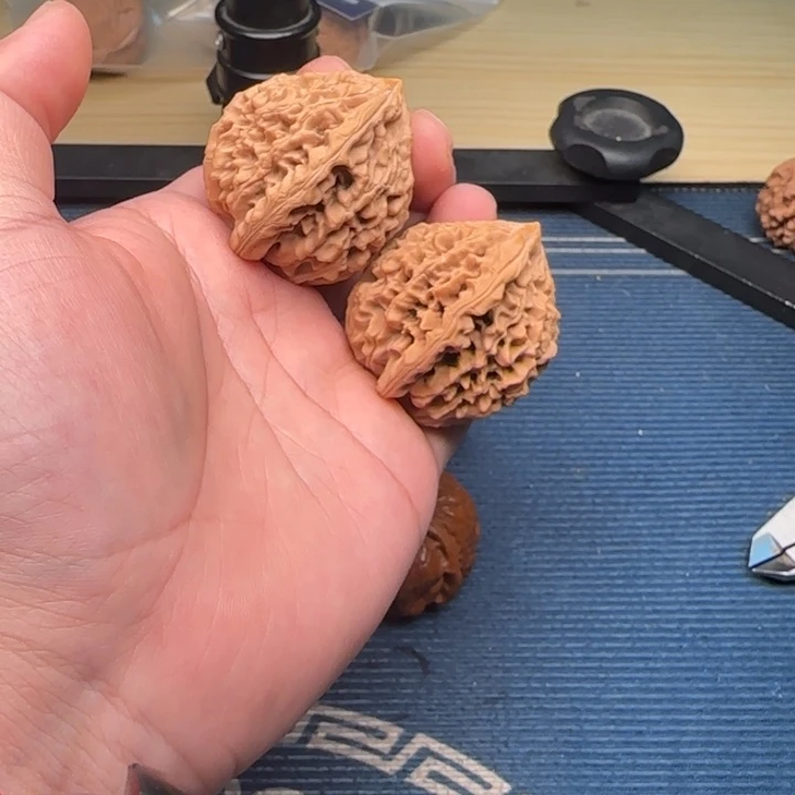 文玩核桃吊坠文玩核桃，手拿把件