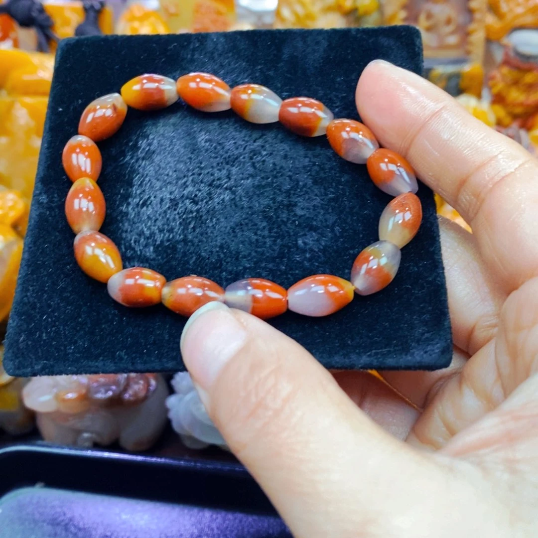 未镶嵌石英质玉（黄龙玉）颈饰