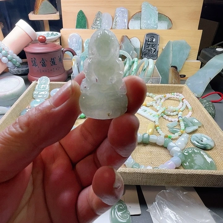 翡翠未镶嵌颈饰翡翠观音吊坠