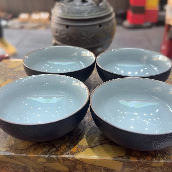 主人杯四个一组。。。品茗
