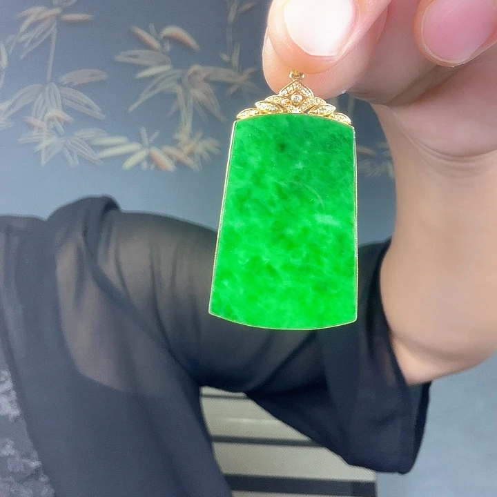玲****翡翠18K金镶嵌吊坠(不含链)