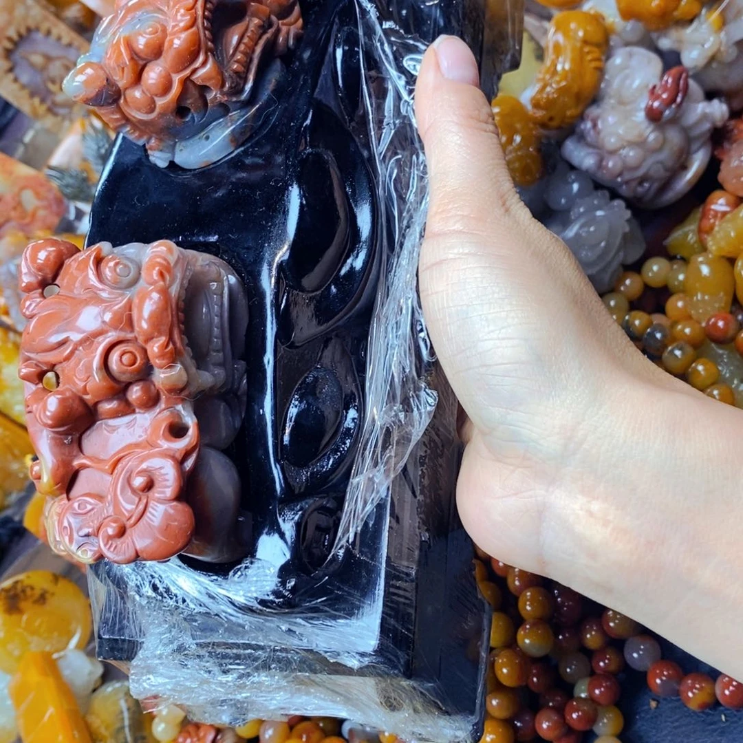 未镶嵌石英质玉（黄龙玉）颈饰