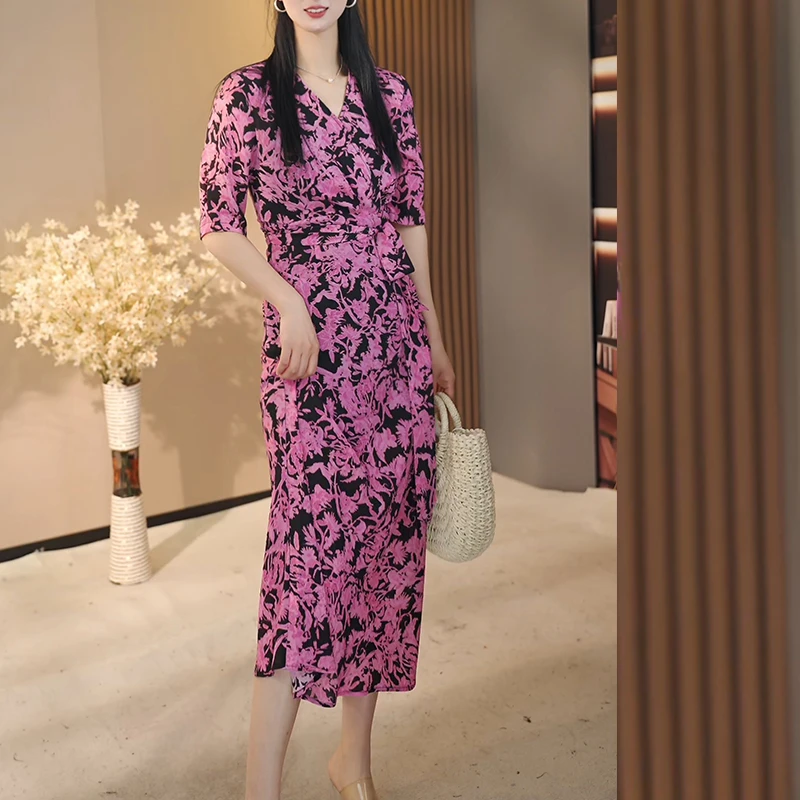 2025夏季新款长款a字连衣裙女修身显瘦裙碎花印花复古V领褶皱时尚