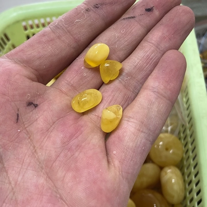 未镶嵌蜜蜡裸石多样性发货2个