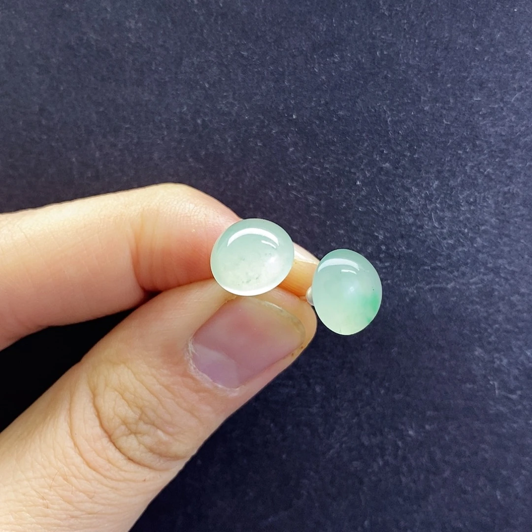 石英质玉（非洲翠）未镶嵌耳钉