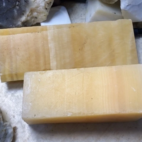 透闪石质玉未镶嵌珠宝奇石