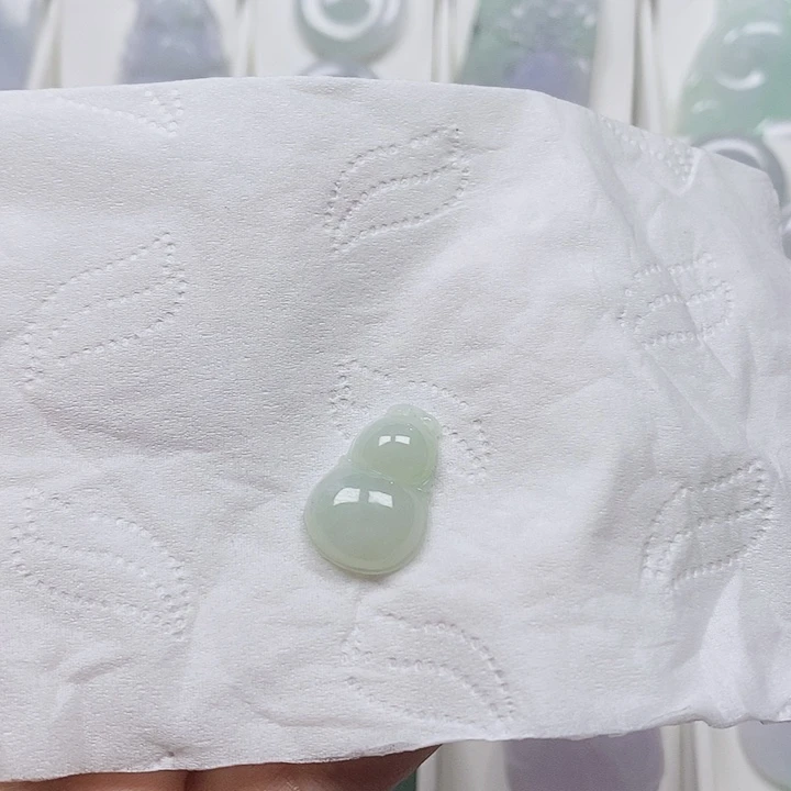 小***七翡翠未镶嵌颈饰翡翠