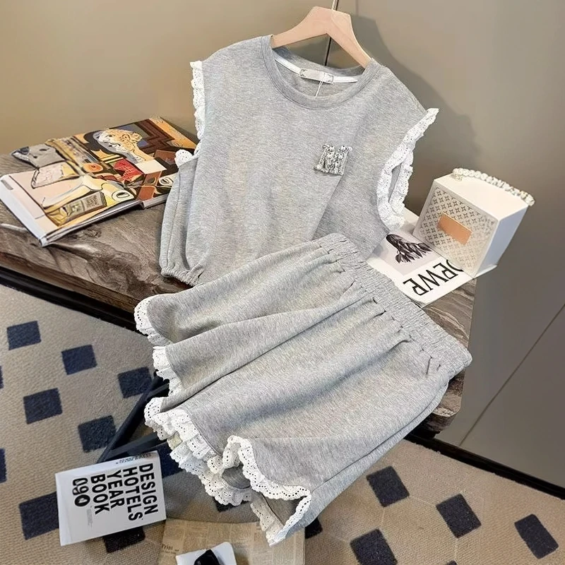 高级感灰色休闲运动套装女夏季时尚减龄蕾丝拼接短袖短裤两件套