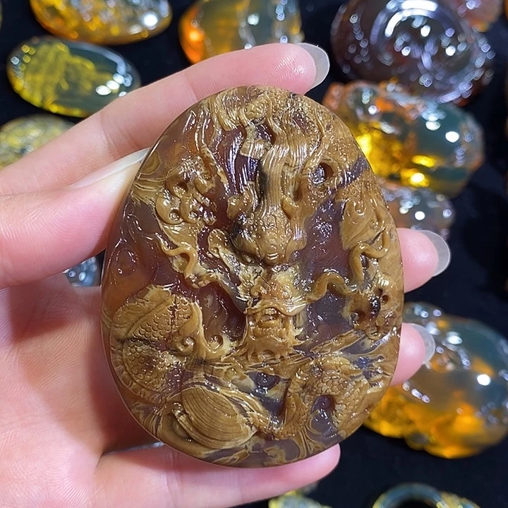 未镶嵌颈饰琥珀龙牌吊坠