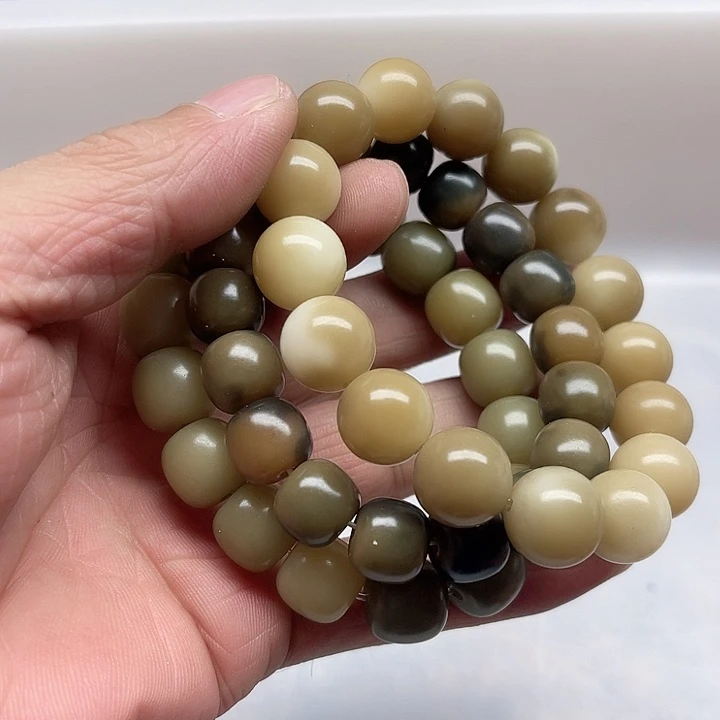 白玉菩提吊坠瑕疵三手串