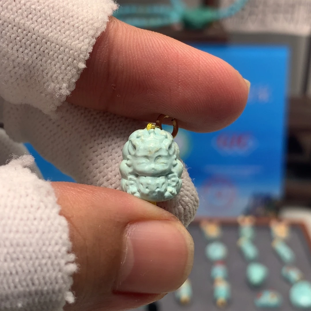 绿松石未镶嵌挂件