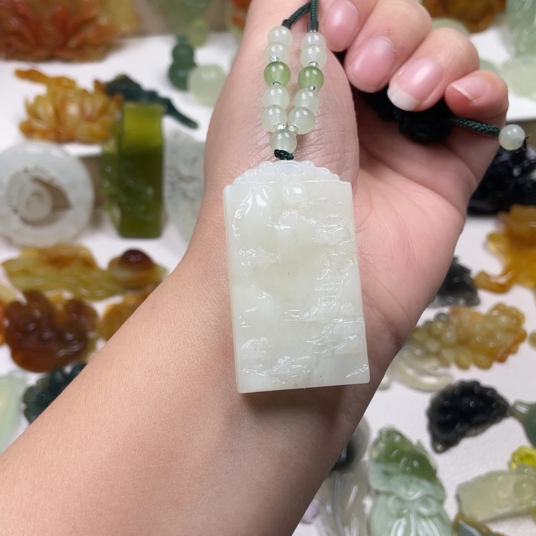 蛇纹石玉未镶嵌颈饰