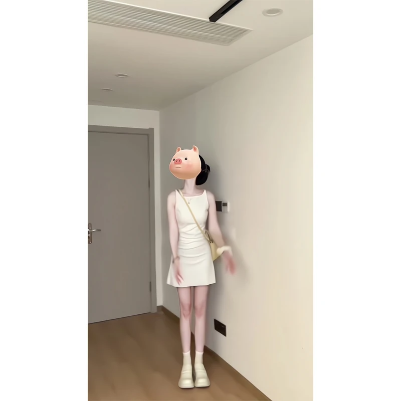 2025新款杏色法式气质吊带连衣裙子女夏季纯欲风褶皱收腰包臀短裙