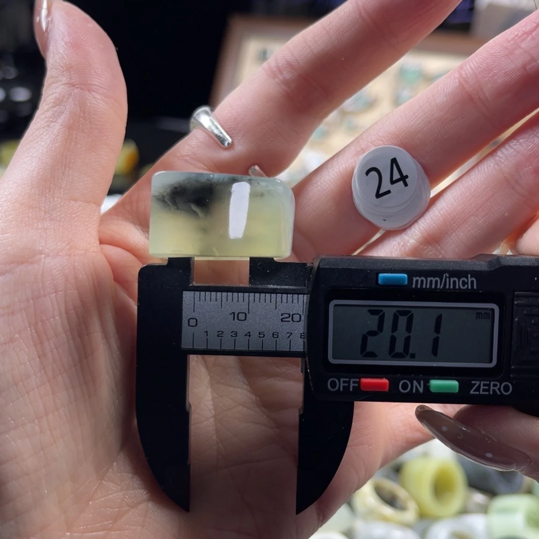 蛇纹石玉未镶嵌戒指