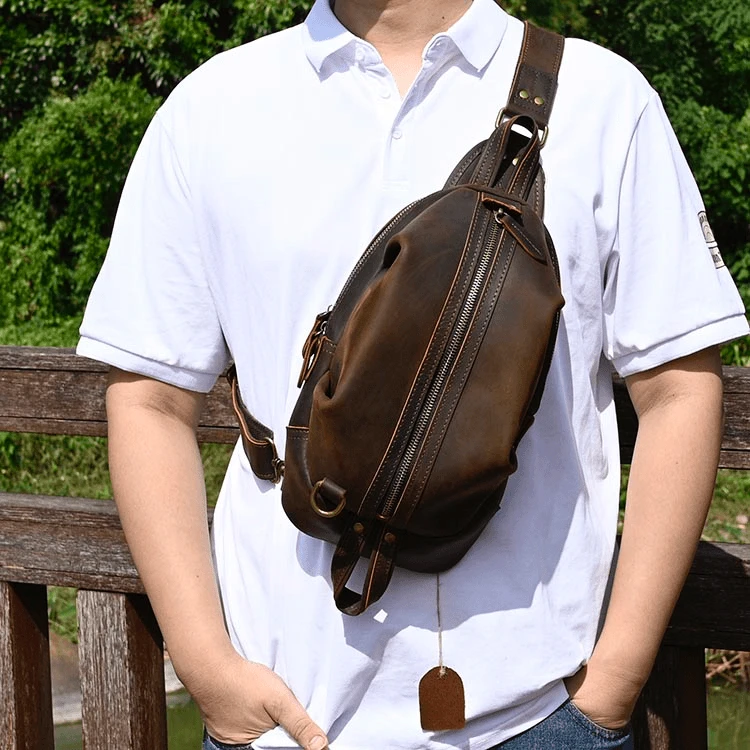 潮男真皮男士包车缝线腰包户外时尚胸包斜挎个性疯马软男潮包拉链