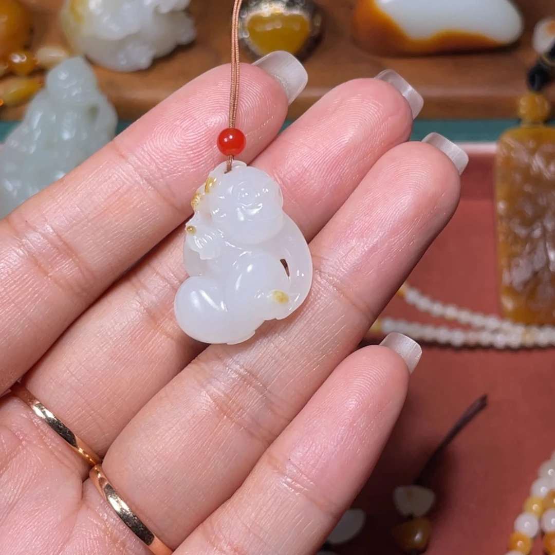 颈饰未镶嵌和田玉（糖玉）