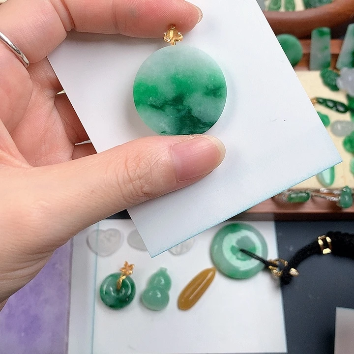 颈饰18K金镶嵌翡翠753474467888