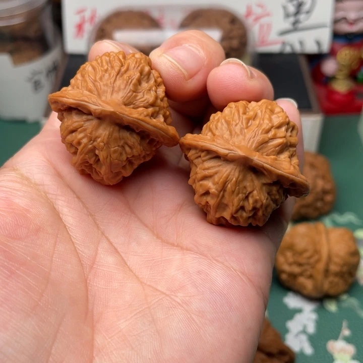 【闪购商品】文玩核桃吊坠【****】36瓷娃娃