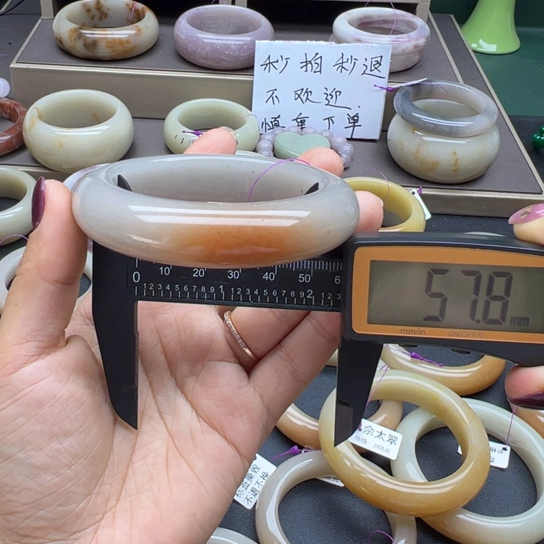 石英质玉（佘太翠）未镶嵌手镯