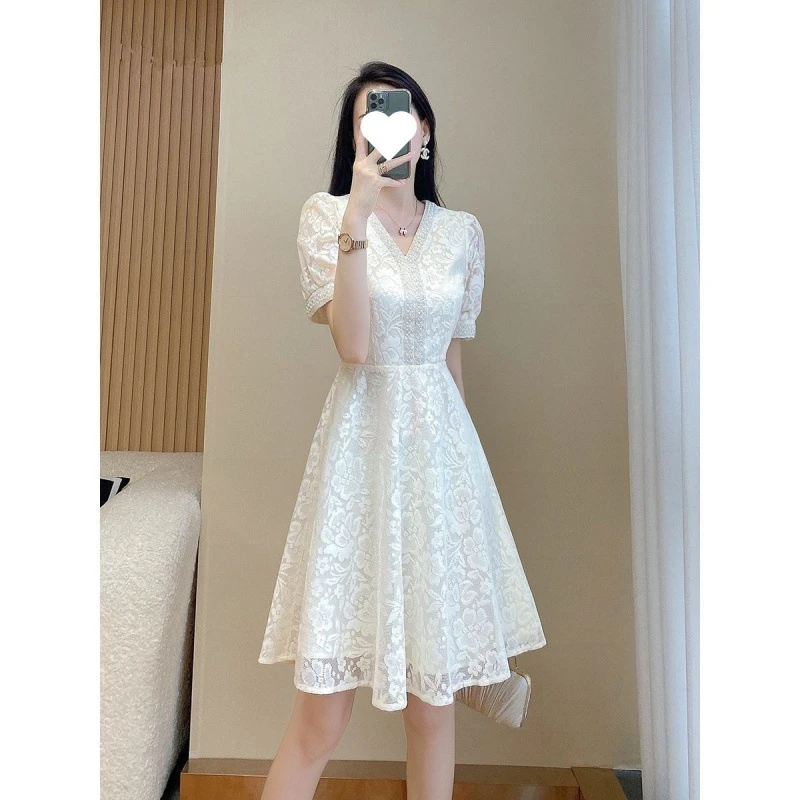 2025夏季新款高级感显白短袖V领收腰显瘦名媛气质蕾丝a字连衣裙女