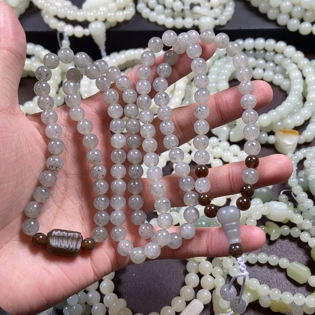 和田玉未镶嵌把件