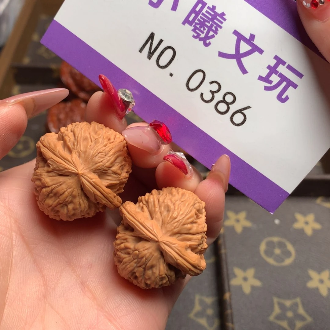 文玩核桃把件30白狮子