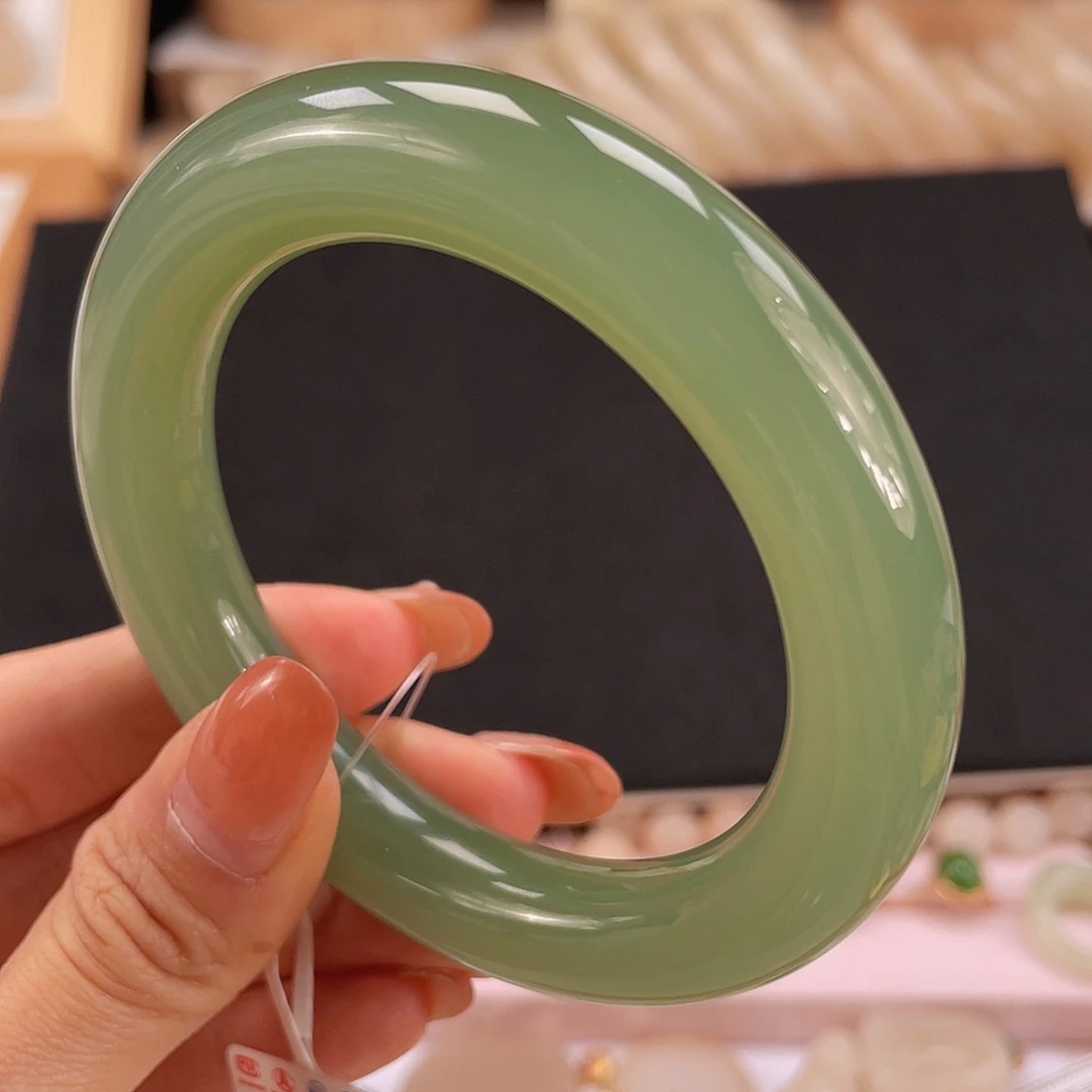 和田玉手镯未镶嵌粉青