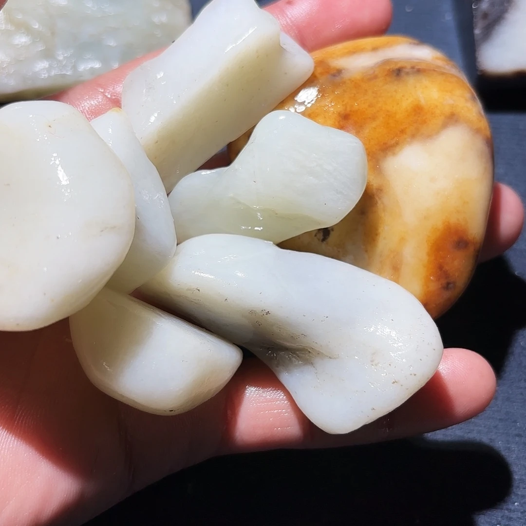 和田玉未镶嵌珠宝奇石