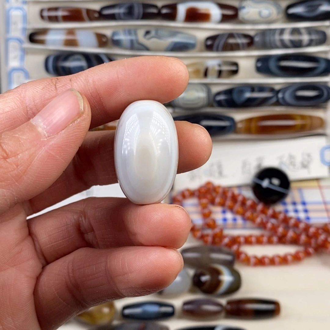 宝***姐玛瑙/玉髓未镶嵌颈饰