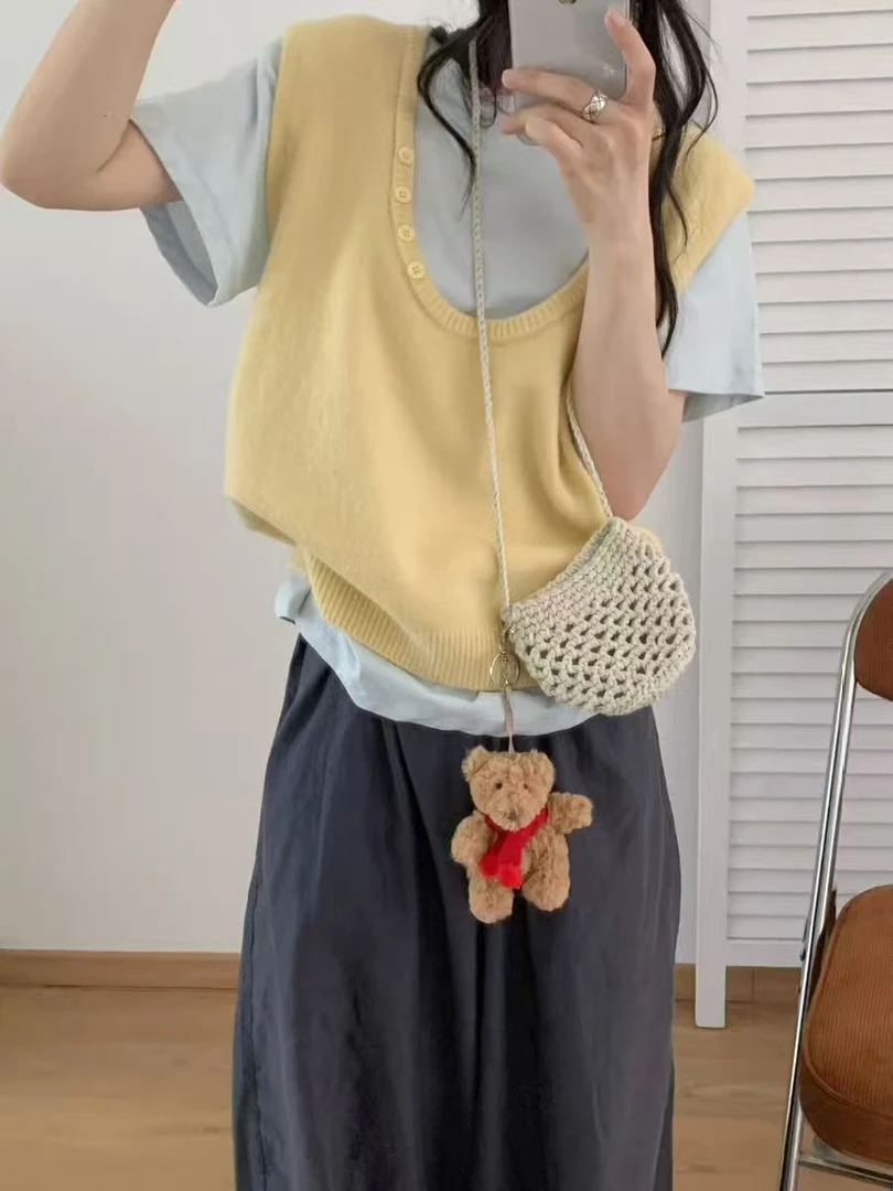 设计感纽扣大U领针织马甲女早秋新款宽松叠穿坎肩毛衣背心