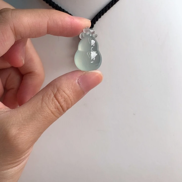 翡翠未镶嵌颈饰…..