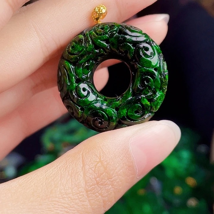 翡翠18K金镶嵌颈饰多样性