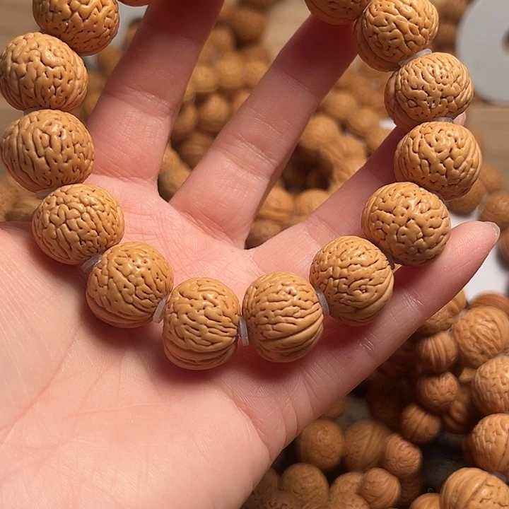 桃核吊坠桃核手串白光18➕