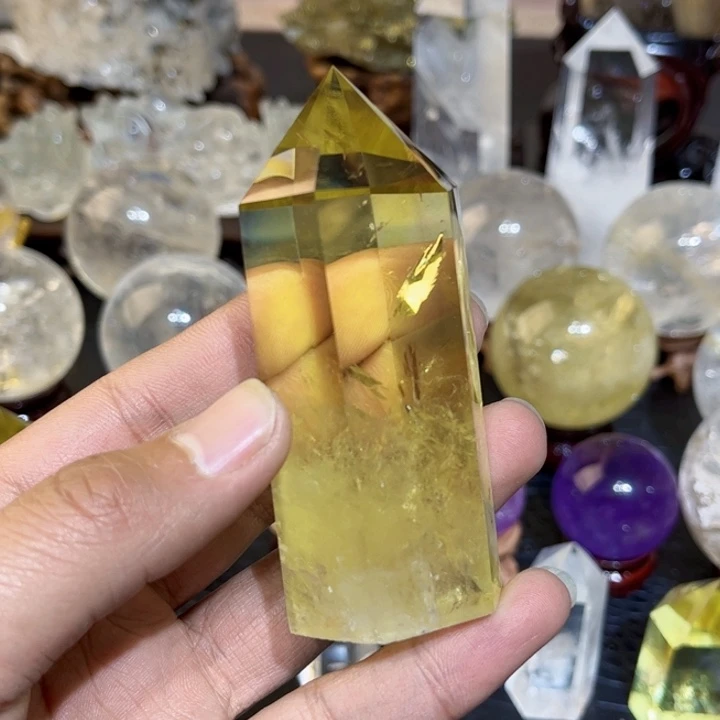 水晶摆件未镶嵌清*六棱柱