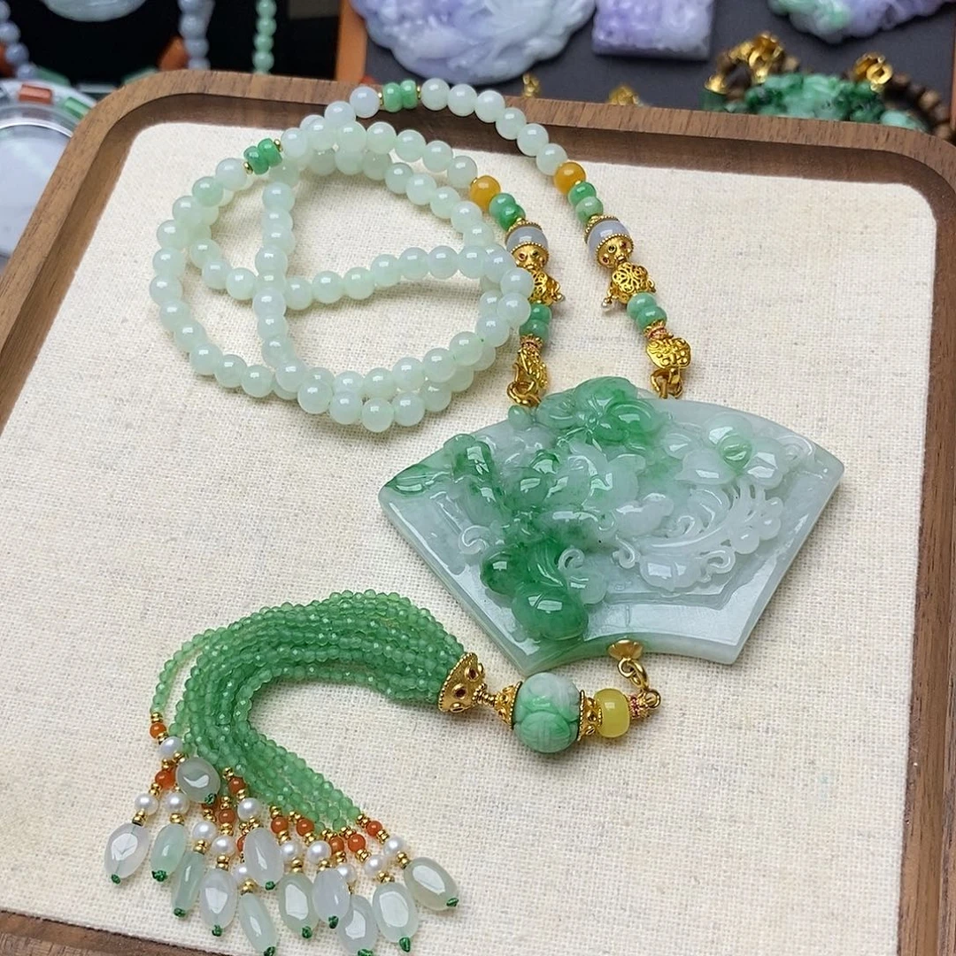 颈饰未镶嵌翡翠扇形