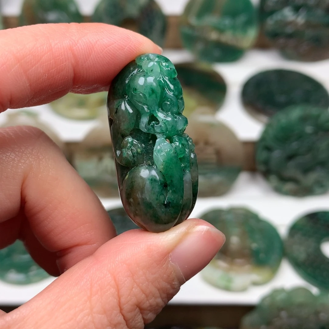 独山玉颈饰未镶嵌