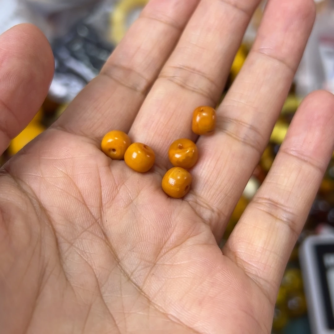 未镶嵌琥珀珠宝奇石566发其中一个