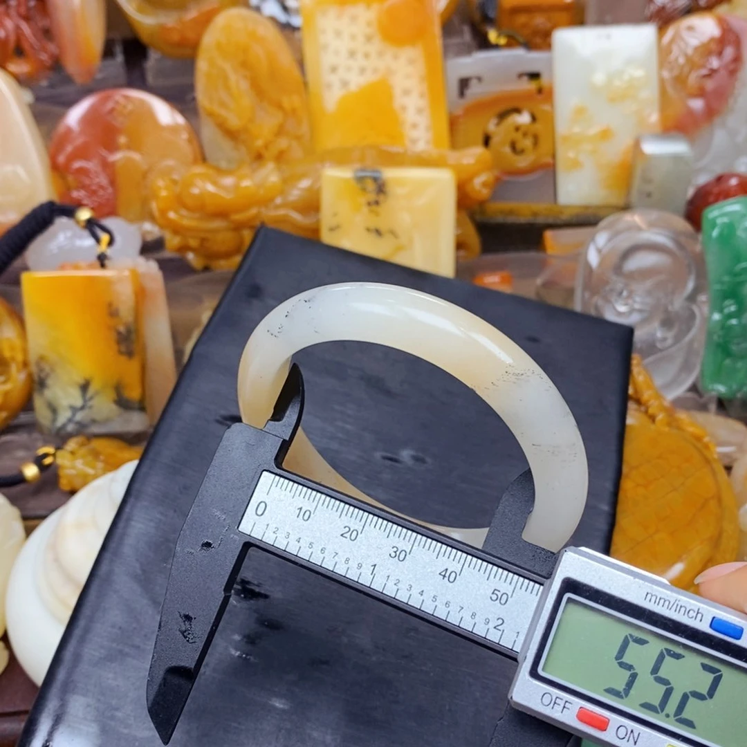 石英质玉（黄龙玉）颈饰未镶嵌