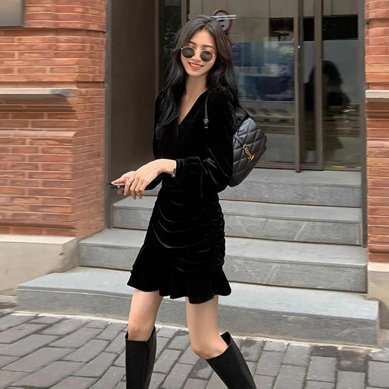 黑色性感连衣裙高级感小个子气质穿搭高端精致晚宴丝绒小礼裙秋冬